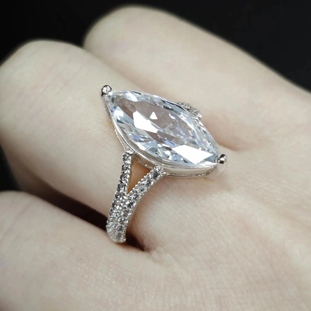 Diamond-studded Ring Women's Design Water Drop Pear Shape