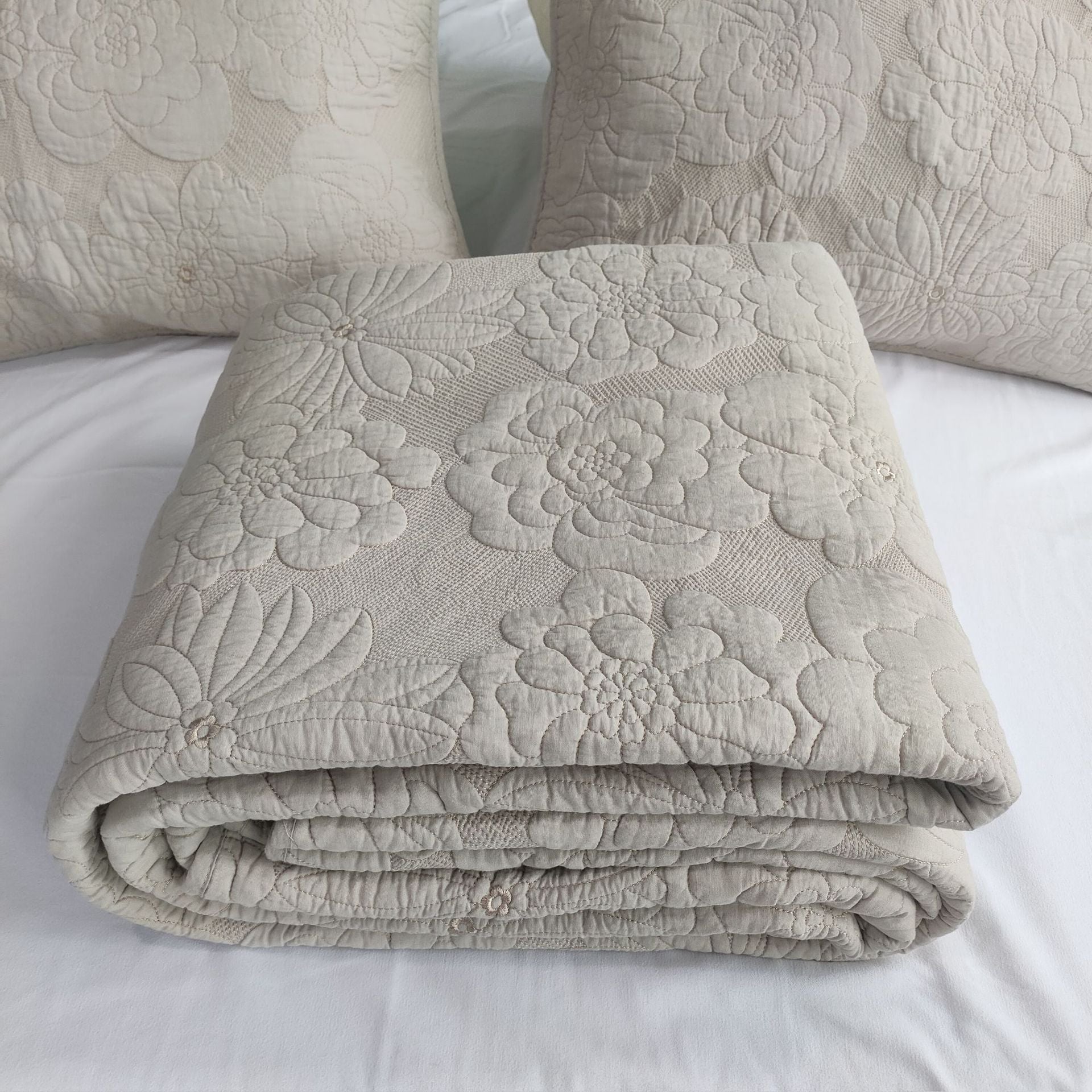 Cotton Thickened Pure White Beige Camellia Embroidery Three-piece Bed Cover Set Pi-Mart