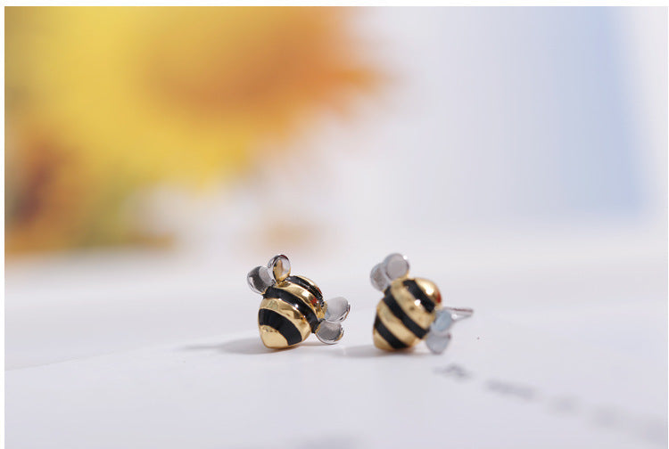 Bee stud earring Pi-Mart