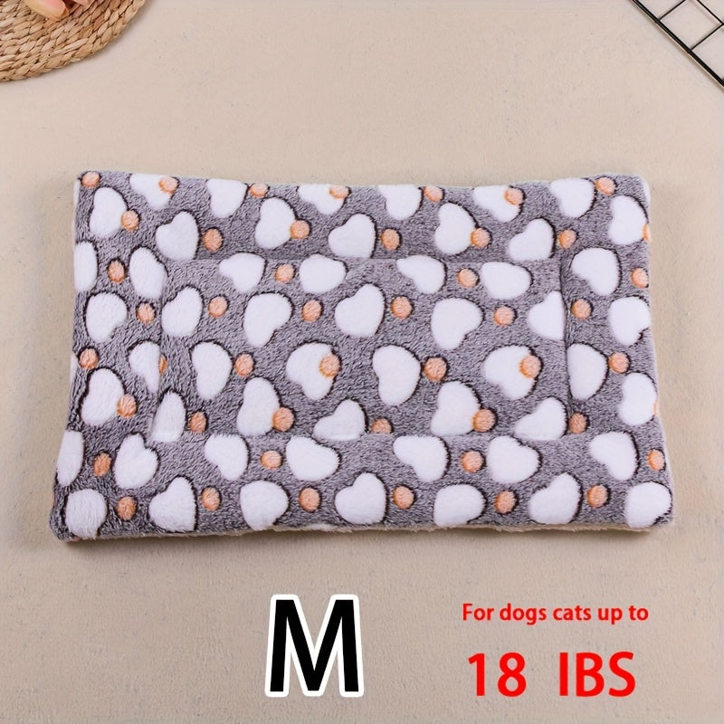 All-Season Dirt-Resistant Rectangular Pet Blanket - Comfortable Dog Paw Heart Print Pet Bed, 1pc Lootquake LLC