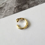 Metallic round earring