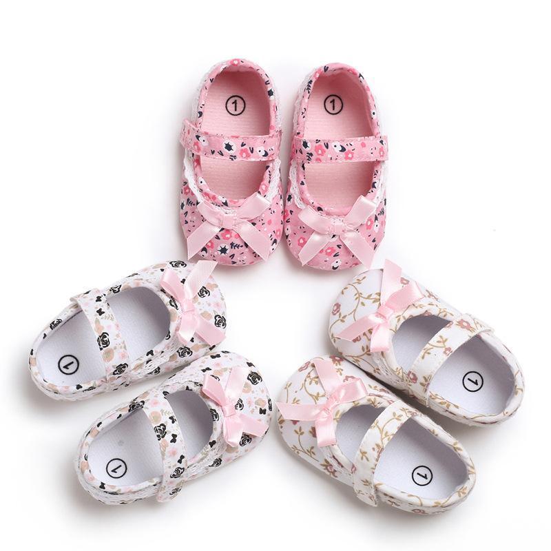 Sweet Princess White Floral Baby Girls Cotton Crib Shoes Soft Sole Anti-slip Elegant Design Shoes For Baby Girls Stevvex