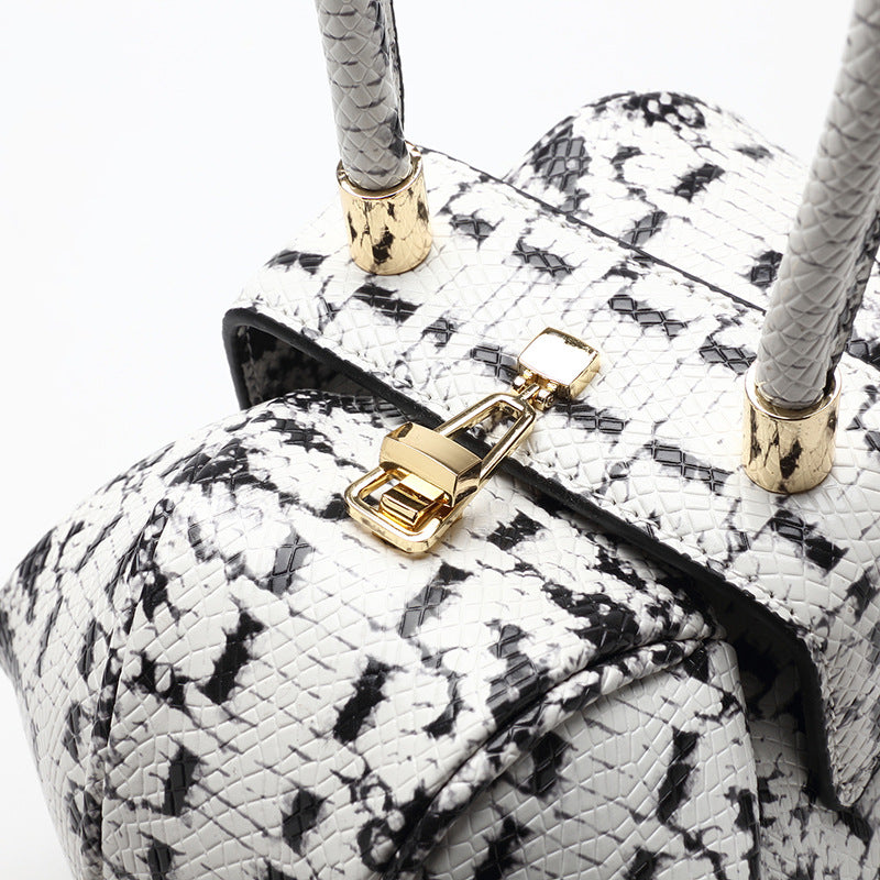 Stylish personality handbag Pi-Mart
