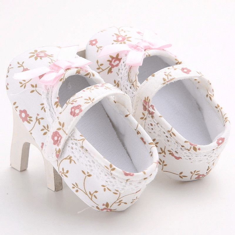 Sweet Princess White Floral Baby Girls Cotton Crib Shoes Soft Sole Anti-slip Elegant Design Shoes For Baby Girls Stevvex