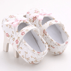 Sweet Princess White Floral Baby Girls Cotton Crib Shoes Soft Sole Anti-slip Elegant Design Shoes For Baby Girls Stevvex