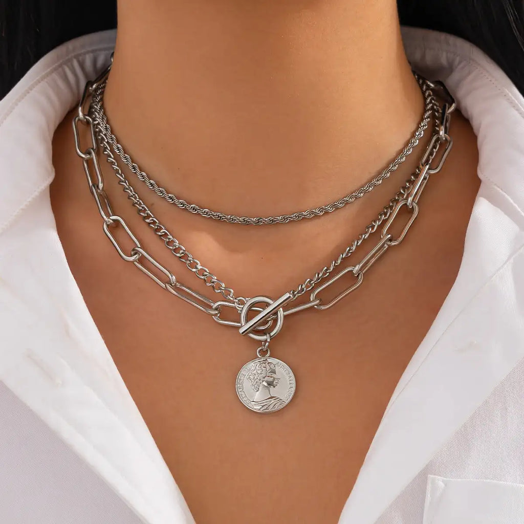 Vintage Ins Portrait Pendant Necklace Suit