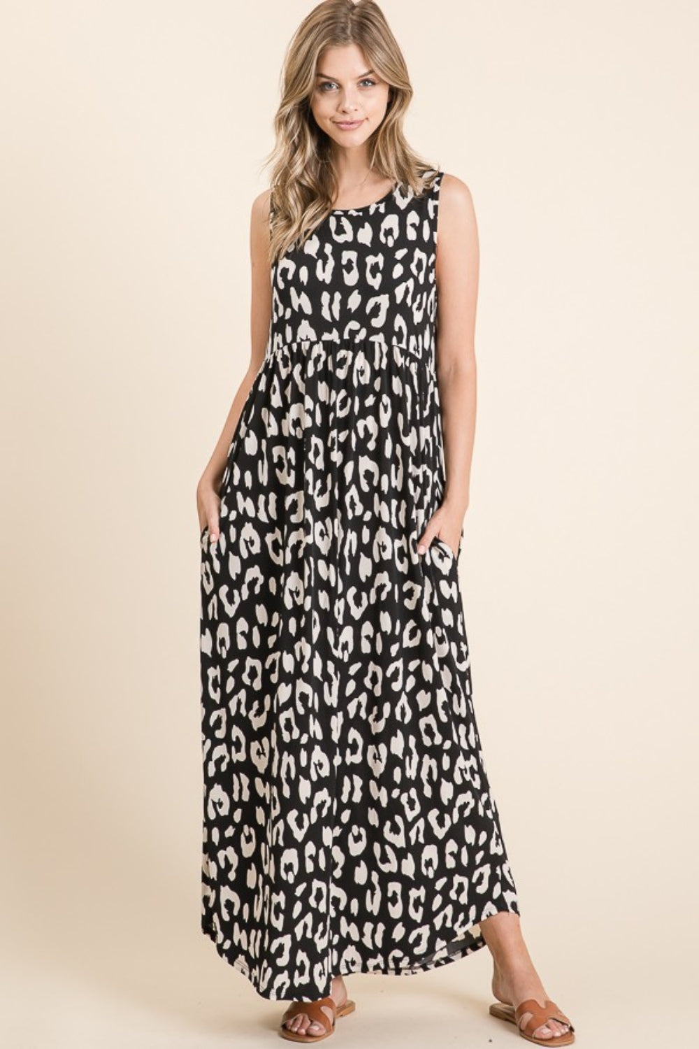 Leopard Maxi Dress with Pockets – Trendy Leopard Print Dress, Pocketed Maxi Dress, Shirred Waist Dress, Comfortable Leopard Dress, Stylish Maxi Dress, Chic Animal Print Dress, Casual Chic Maxi Dress Stevvex