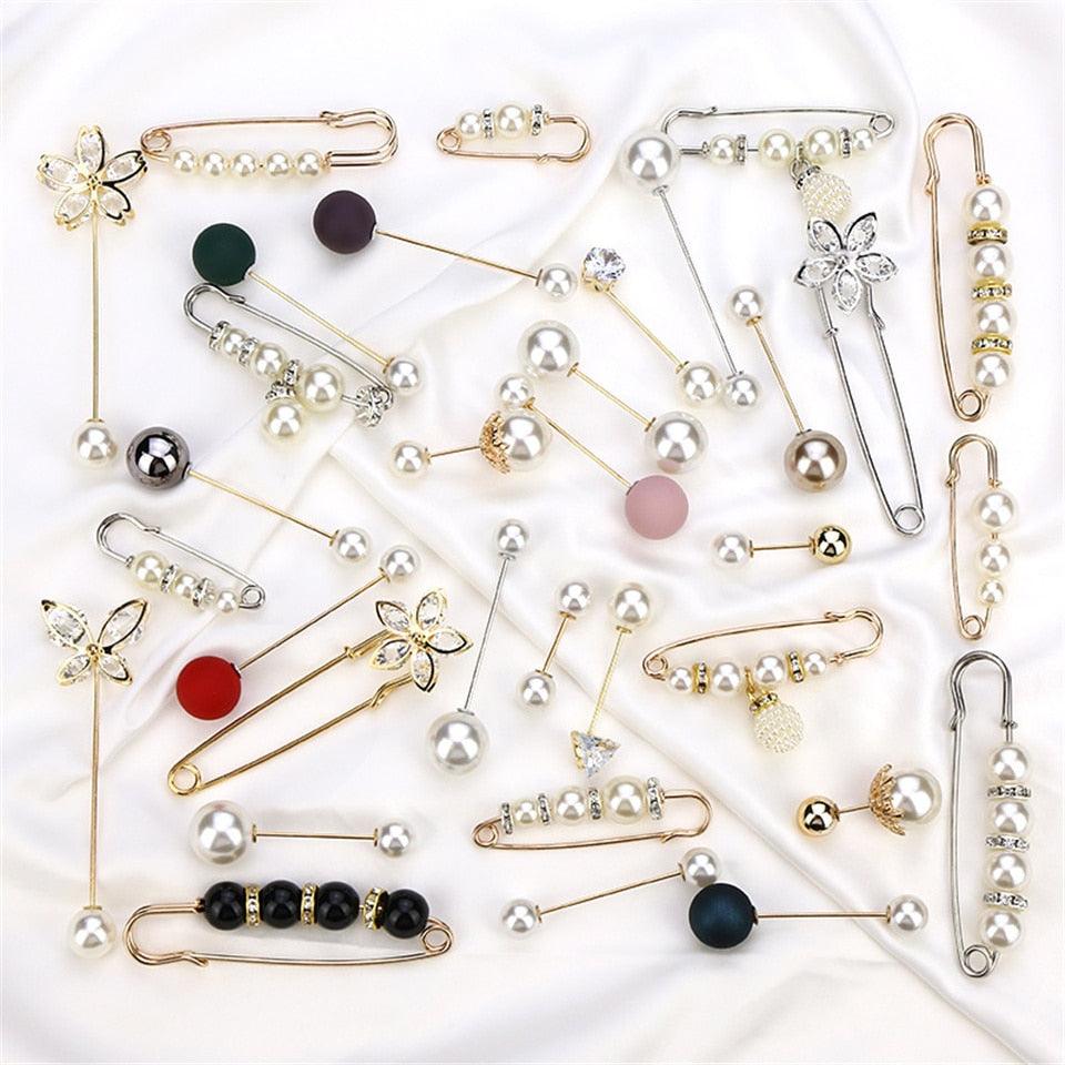 1pcs Fashion Pearl Fixed Strap Charm Safety Pin Sweater Cardigan Clip Brooches Rhinestone Metal Jewelry Sweater Shawl Clips Faux Crystal and Pearl Pins for Fixing on Sweaters Stevvex