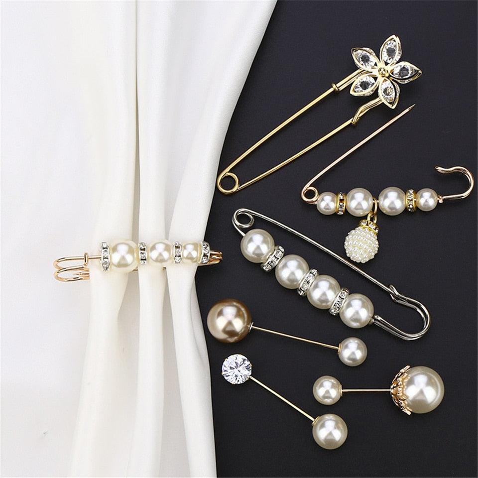 1pcs Fashion Pearl Fixed Strap Charm Safety Pin Sweater Cardigan Clip Brooches Rhinestone Metal Jewelry Sweater Shawl Clips Faux Crystal and Pearl Pins for Fixing on Sweaters Stevvex