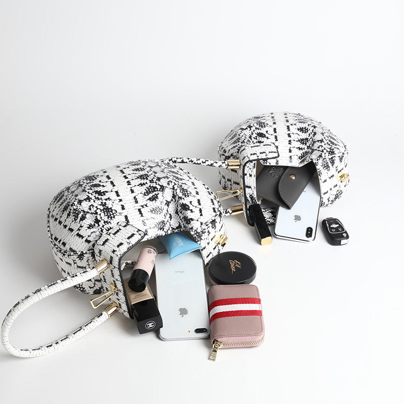 Stylish personality handbag Pi-Mart