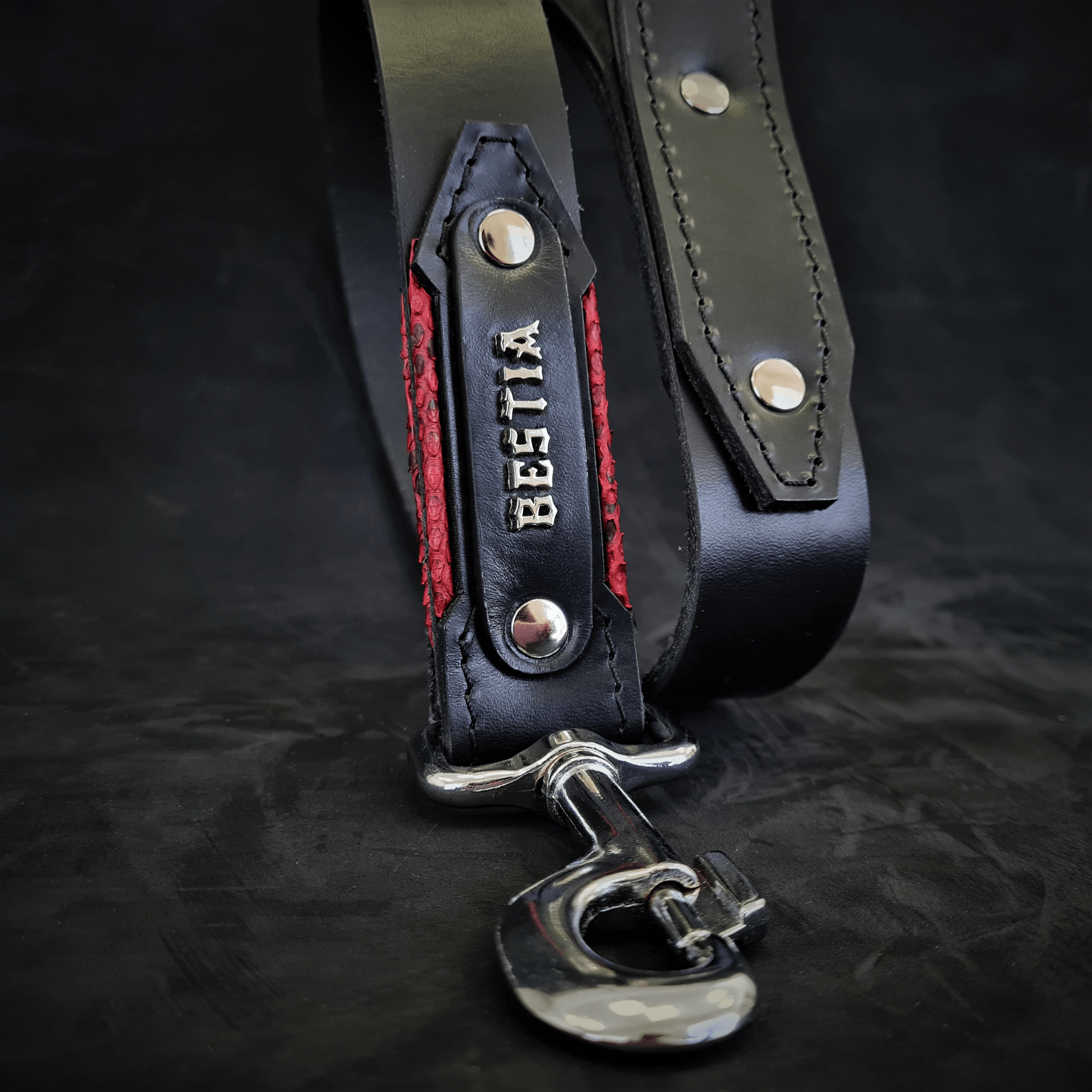 The ''Red Dragon'' leash - SJB-DIAMOND ELITES