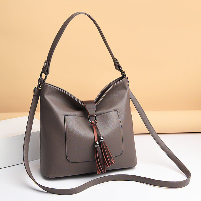 Large women hobo bag with tassel decoration and detachable long strap in pu leather - SJB-DIAMOND ELITES