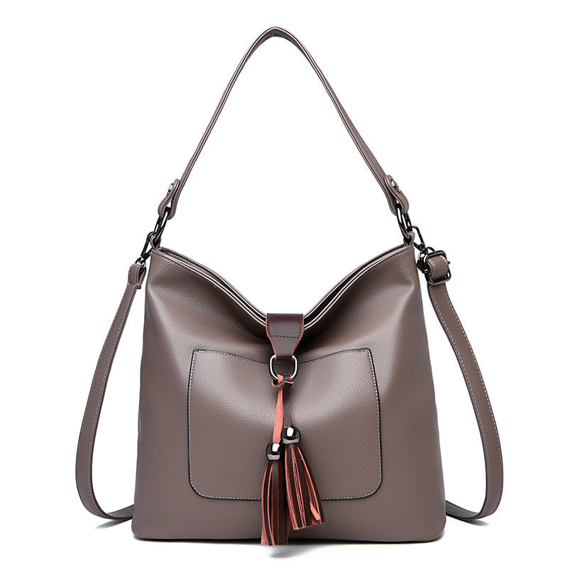 Large women hobo bag with tassel decoration and detachable long strap in pu leather - SJB-DIAMOND ELITES