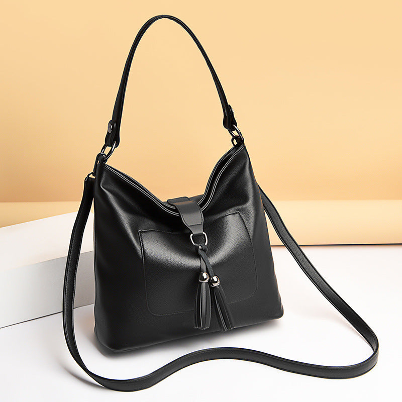 Large women hobo bag with tassel decoration and detachable long strap in pu leather - SJB-DIAMOND ELITES