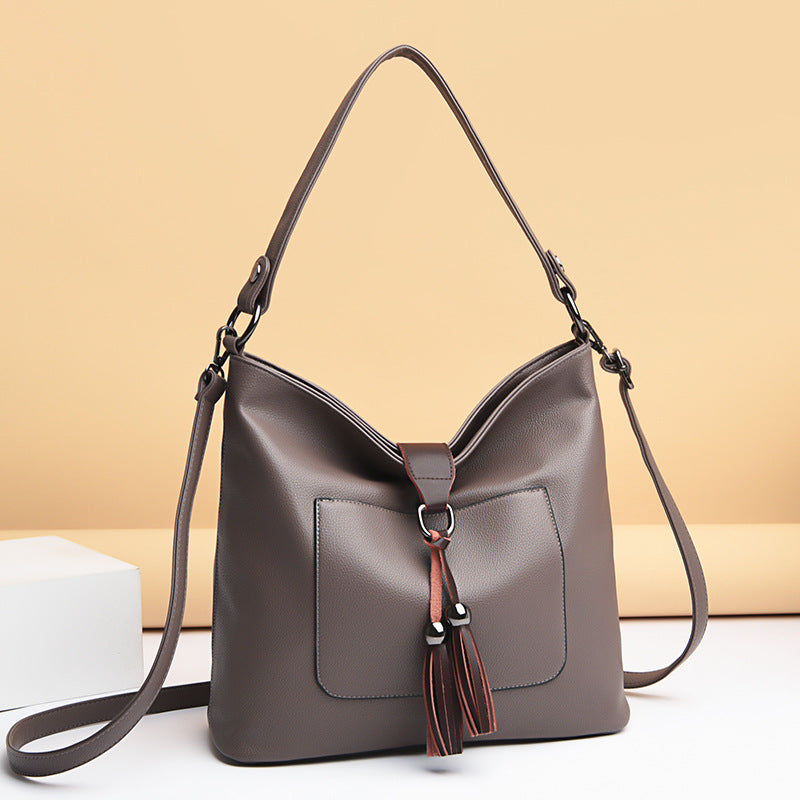 Large women hobo bag with tassel decoration and detachable long strap in pu leather - SJB-DIAMOND ELITES