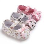 Sweet Princess White Floral Baby Girls Cotton Crib Shoes Soft Sole Anti-slip Elegant Design Shoes For Baby Girls Stevvex