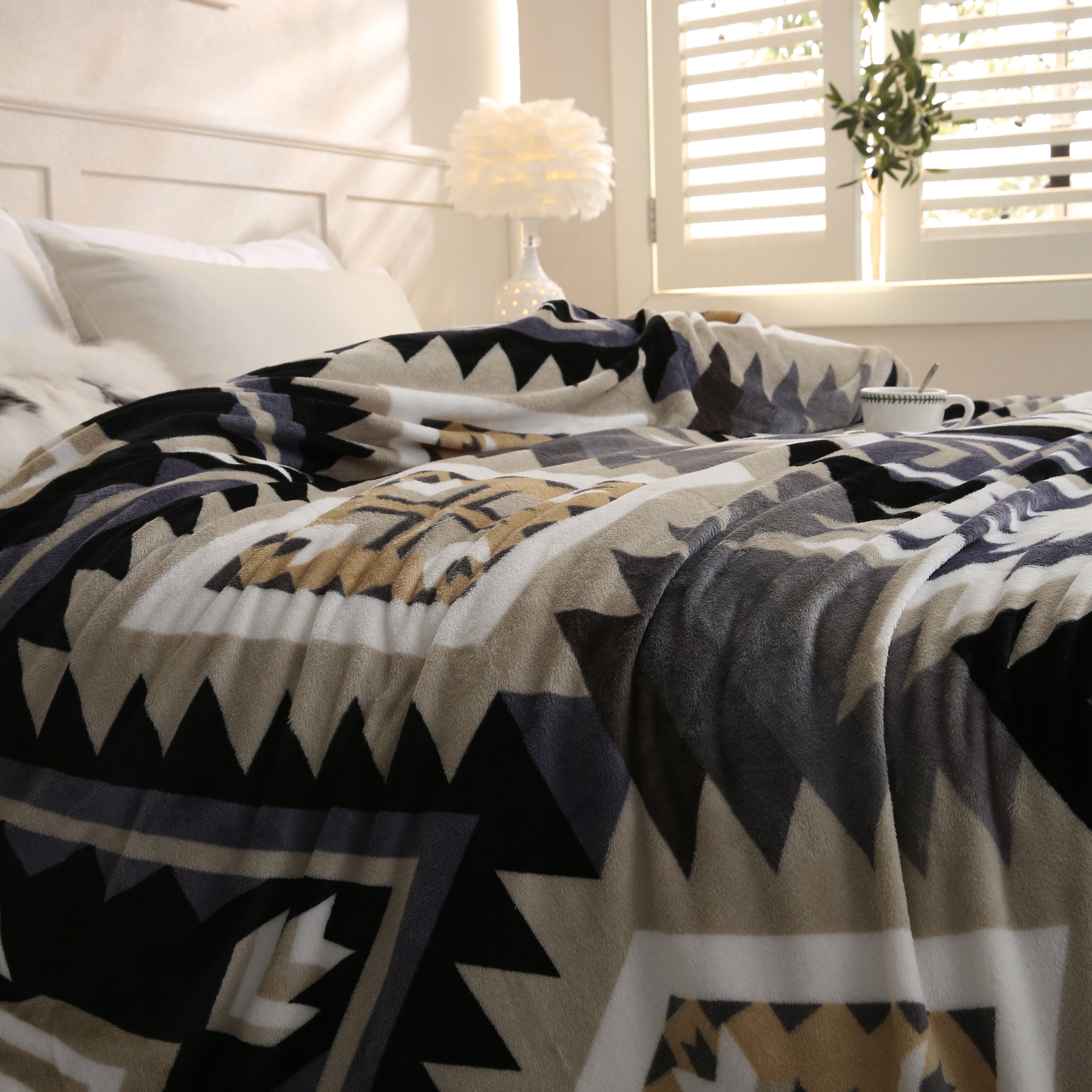 1pc Southwest Native American Flannel Polyester Throw Double-side Printed Blanket, Aztec Geometry Pattern Travel Couch Bed Blanket Plush Soft Lightweight Blanket For All Season Lootquake LLC