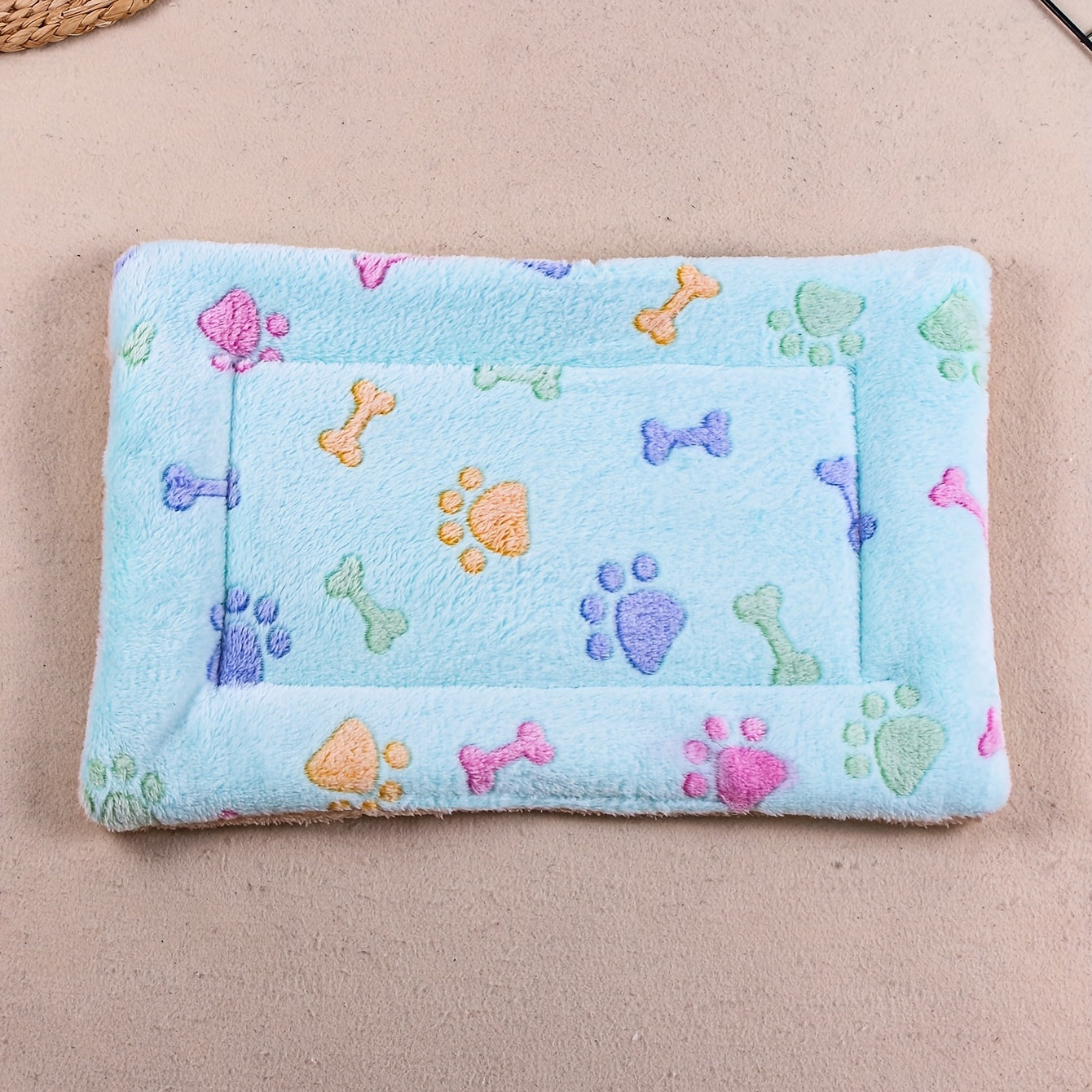 All-Season Dirt-Resistant Rectangular Pet Blanket - Comfortable Dog Paw Heart Print Pet Bed, 1pc Lootquake LLC