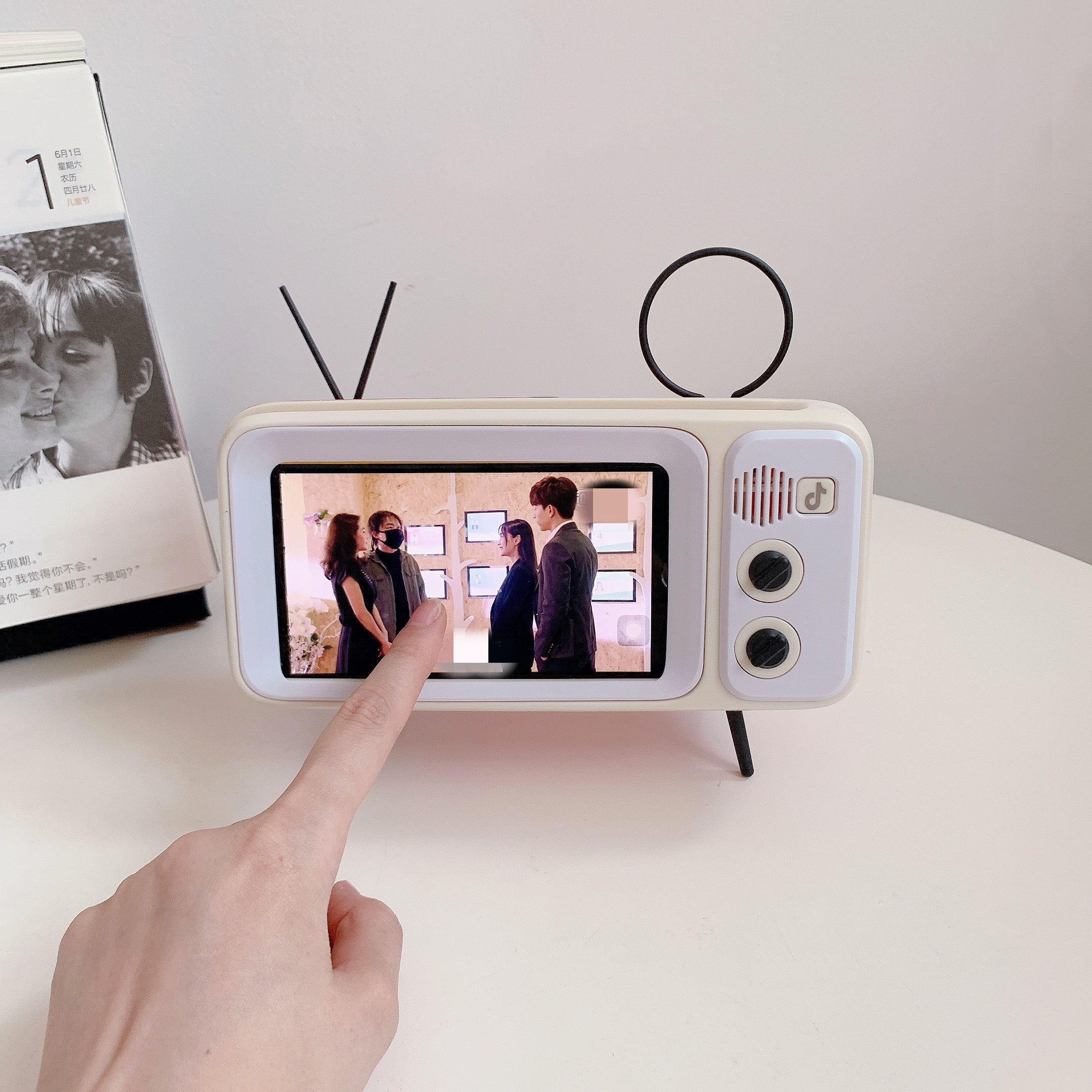 TV Retro  Phone Stand Pi-Mart