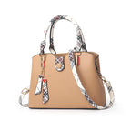 Ladies handbag large-capacity portable messenger handbag Pi-Mart