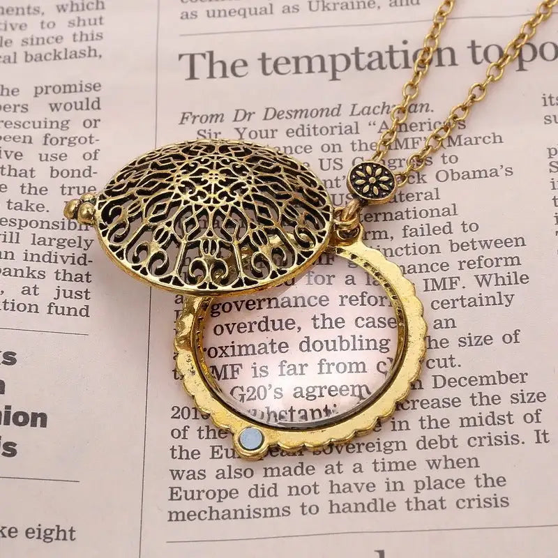 Hollow Retro Magnifying Glass Necklace Alloy Plating