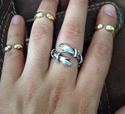 Simple And Creative Love Hands Embracing Ring Pi-Mart