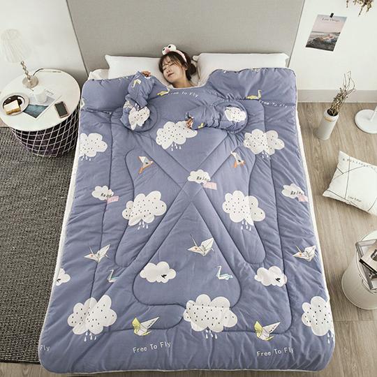 Winter Lazy Quilt with Sleeves Pi-Mart