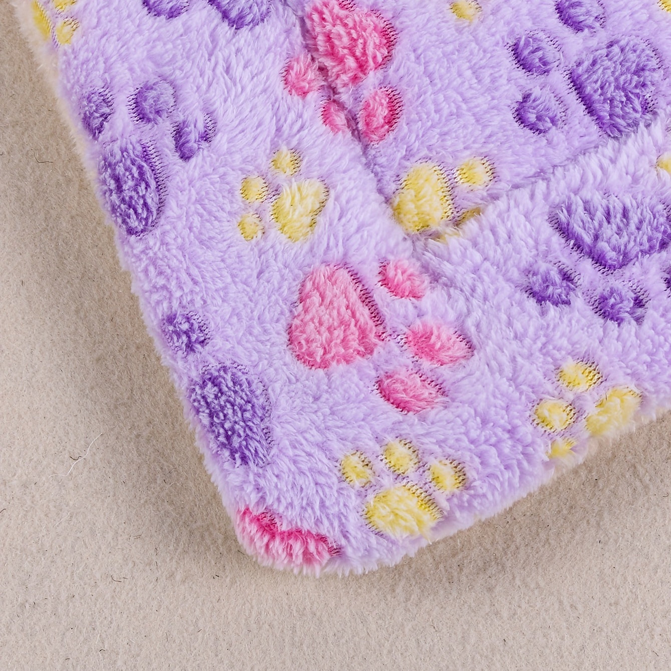 All-Season Dirt-Resistant Rectangular Pet Blanket - Comfortable Dog Paw Heart Print Pet Bed, 1pc Lootquake LLC