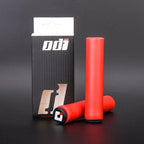 2PCS Silicone Bicycle Handlebar Grips Anti-Slip Shock-Asorbing Mountain Bike Handlebar Grip Silica Gel Super Light Anti-Skid Shock-Proof Handle Bar Locking Grips Cycling Grips Stevvex
