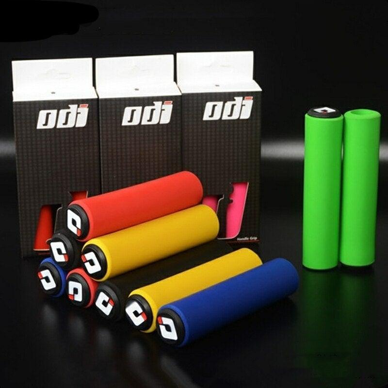 2PCS Silicone Bicycle Handlebar Grips Anti-Slip Shock-Asorbing Mountain Bike Handlebar Grip Silica Gel Super Light Anti-Skid Shock-Proof Handle Bar Locking Grips Cycling Grips Stevvex