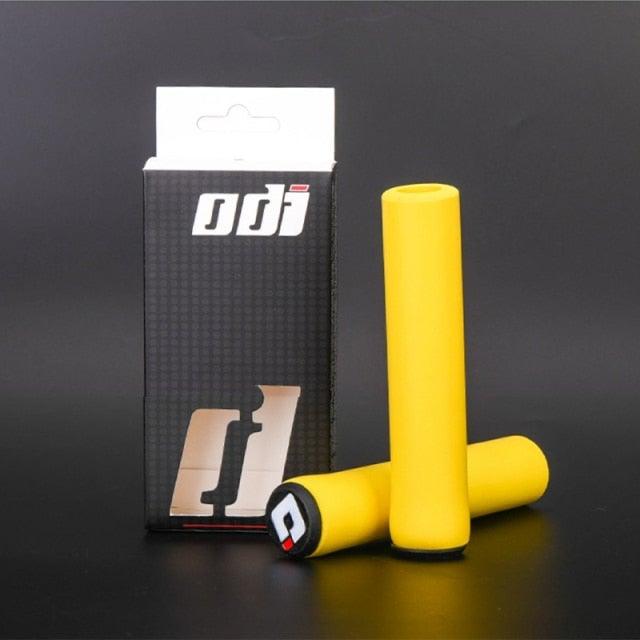 2PCS Silicone Bicycle Handlebar Grips Anti-Slip Shock-Asorbing Mountain Bike Handlebar Grip Silica Gel Super Light Anti-Skid Shock-Proof Handle Bar Locking Grips Cycling Grips Stevvex