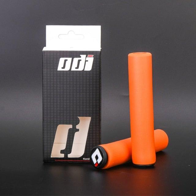 2PCS Silicone Bicycle Handlebar Grips Anti-Slip Shock-Asorbing Mountain Bike Handlebar Grip Silica Gel Super Light Anti-Skid Shock-Proof Handle Bar Locking Grips Cycling Grips Stevvex