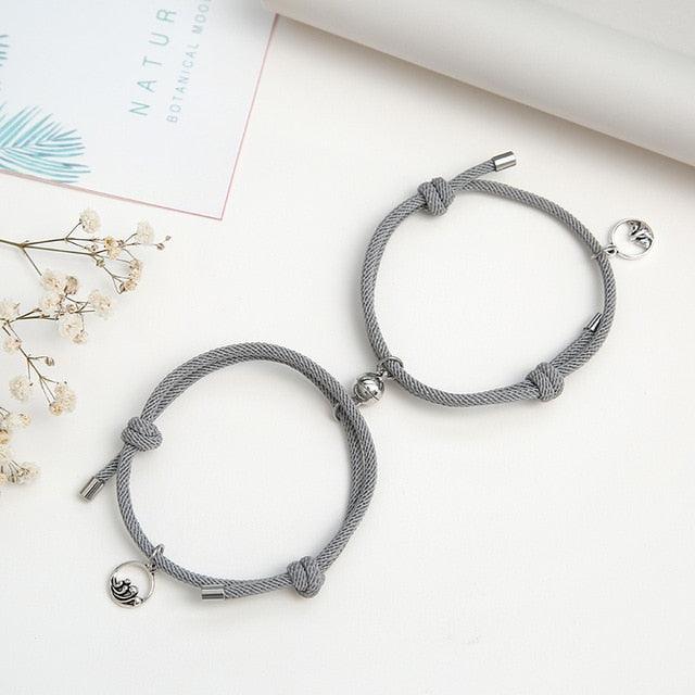 2PCS/Set Alloy Couple Magnetic Attraction Ball Creative Bracelet Stainless Steel Friendship Rope Mutual Attraction Bracelets Vows Of Eternal Love Jewelry Gifts For Boyfriend Girlfriend Best Friend Stevvex