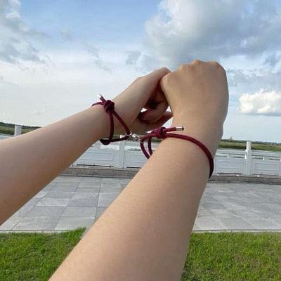 2PCS/Set Alloy Couple Magnetic Attraction Ball Creative Bracelet Stainless Steel Friendship Rope Mutual Attraction Bracelets Vows Of Eternal Love Jewelry Gifts For Boyfriend Girlfriend Best Friend Stevvex