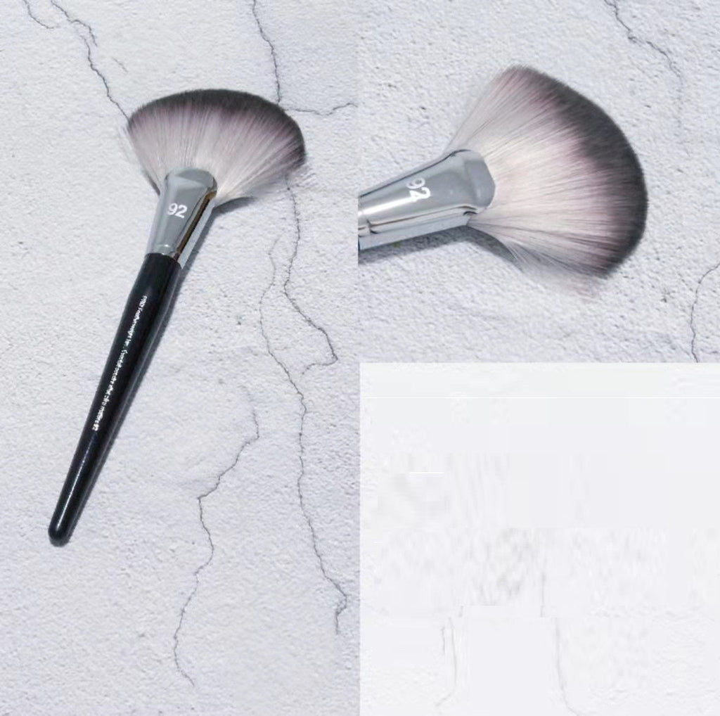 Single Multi-function Makeup Fan-shaped Brush