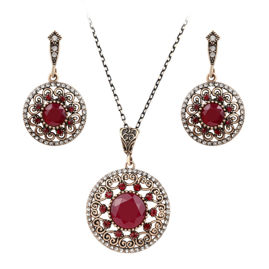 Bridal suit 2021 new style genuine Luo Yang set jewelry, hollowed out with resin, diamond necklace, earring two sets Pi-Mart