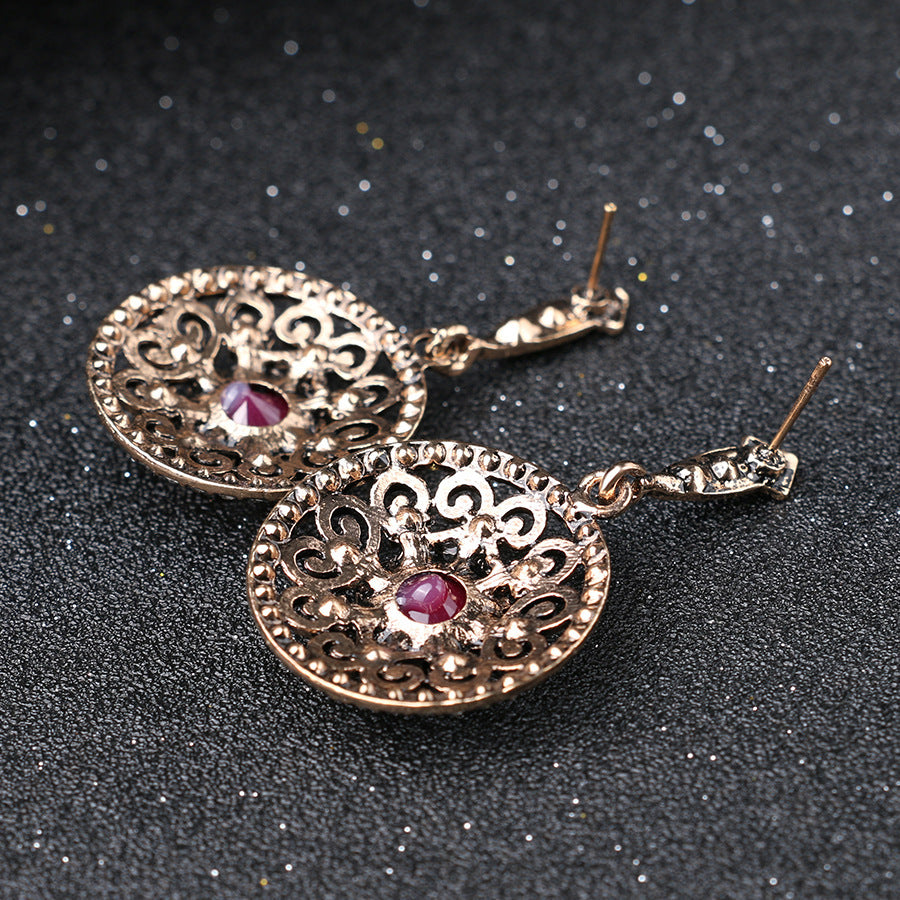 Bridal suit 2021 new style genuine Luo Yang set jewelry, hollowed out with resin, diamond necklace, earring two sets Pi-Mart