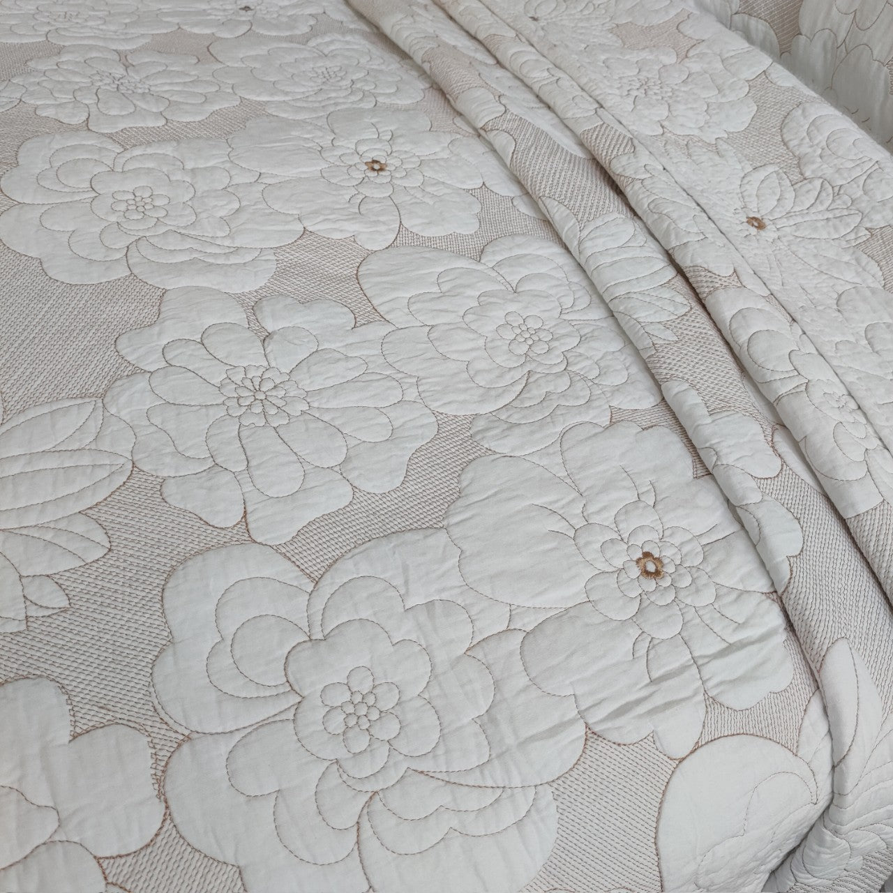 Cotton Thickened Pure White Beige Camellia Embroidery Three-piece Bed Cover Set Pi-Mart