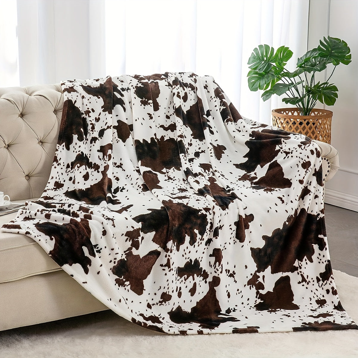 1pc Soft and Warm Cow Print Blanket - Lightweight Plush Flannel Fleece Throw for Sofa, Couch, Bed - Home Decorative Gift for All Seasons