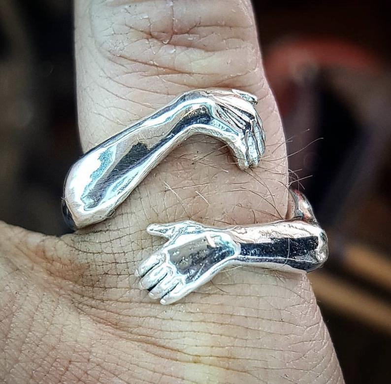 Simple And Creative Love Hands Embracing Ring Pi-Mart