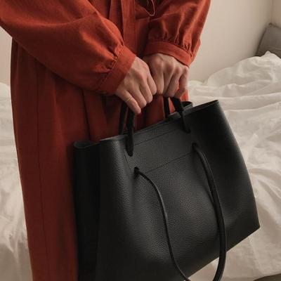 Large-capacity handbag