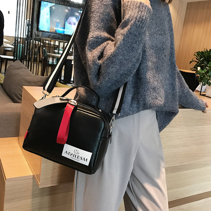 Simple casual handbag