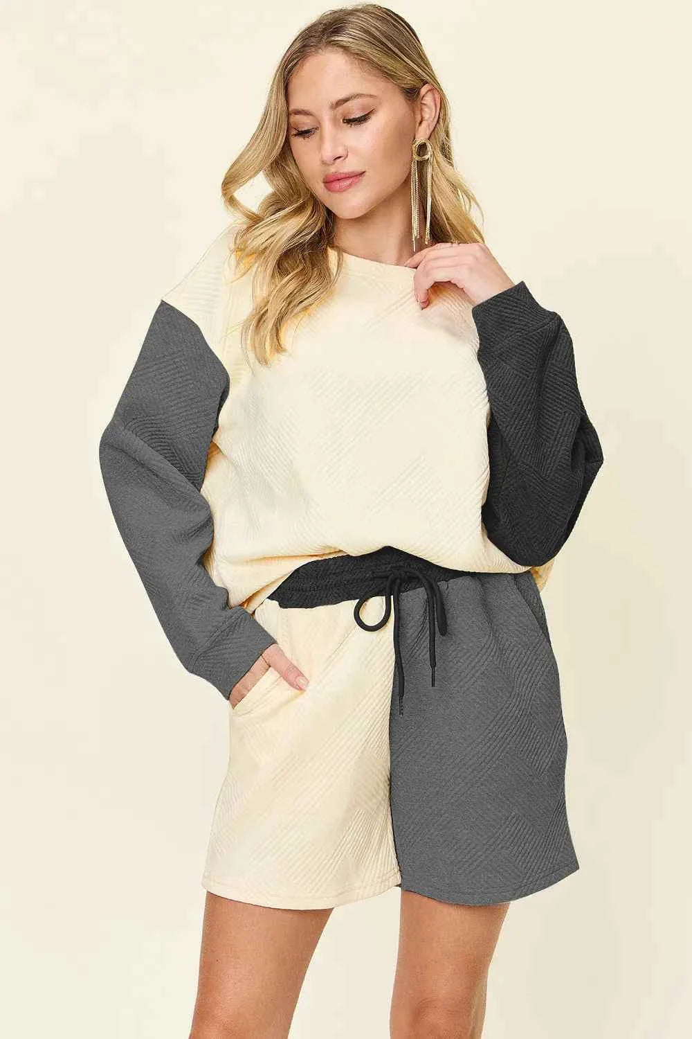 Contrast Chic: Pocketed Two-Piece Shoulder Set THRIXINE