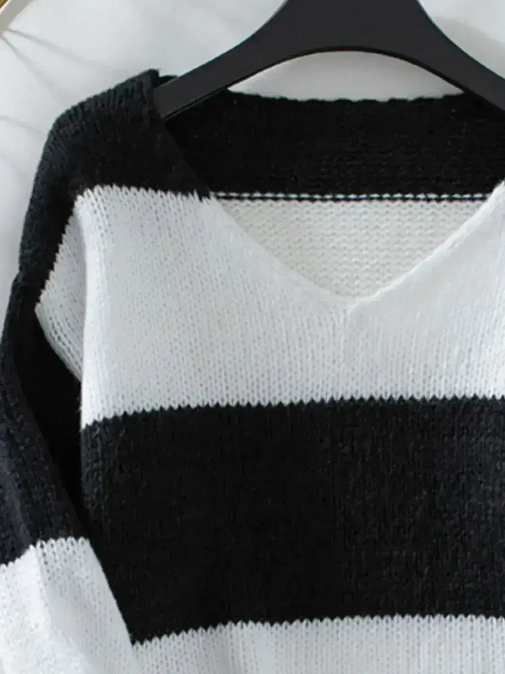 Color Block V-Neck Long Sleeve Sweater - SJB-DIAMOND ELITES