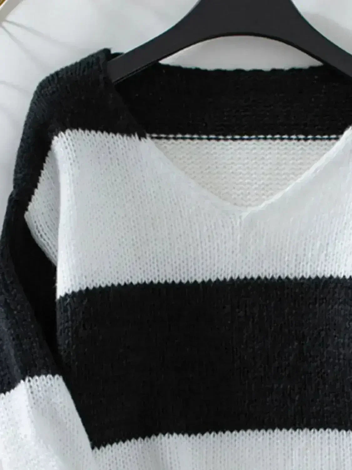 Color Block V-Neck Long Sleeve Sweater - SJB-DIAMOND ELITES