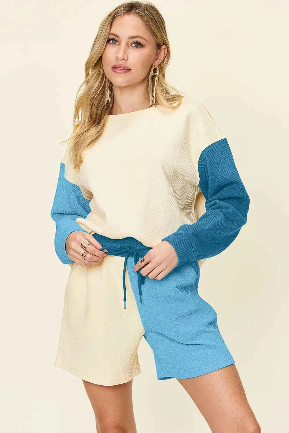 Contrast Chic: Pocketed Two-Piece Shoulder Set THRIXINE