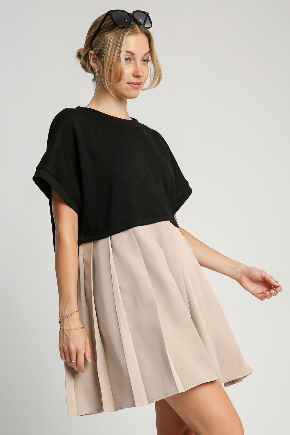 Black Full Size Round Neck Dress with Side Pockets Plus Size Casual Women Outdoor Dress Stevvex