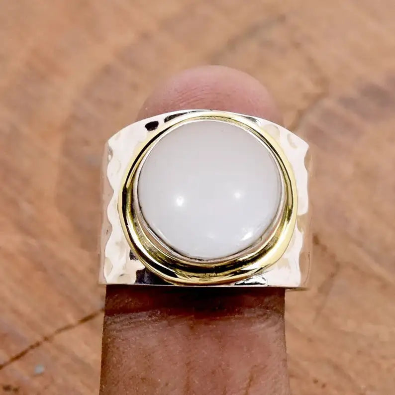 Two-tone Wide-faced Gemstone Ring Vintage