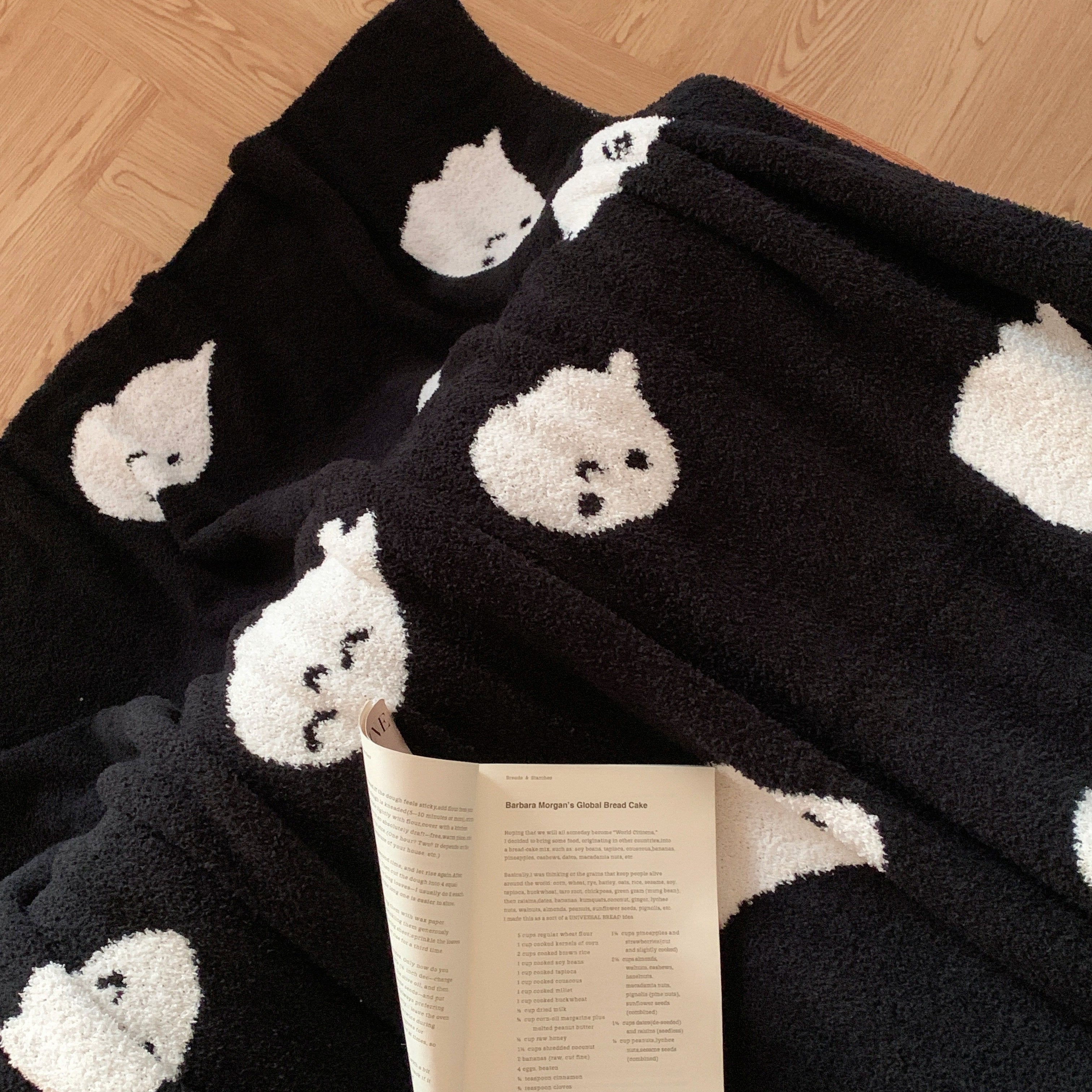 1pc Halloween Cute Cartoon Ghost Premium Sense Home Warm Blanket Nap Throw Blanket Travel Blanket Shawl Blanket Single Sided Fleece Jacquard High Quality Knitted Blanket Lootquake LLC