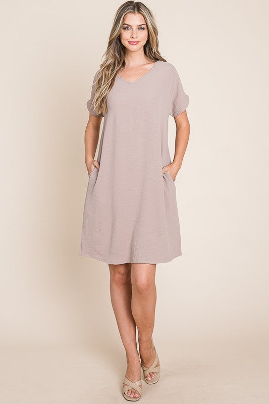 V-Neck Short Sleeve Dress with Pockets For Women – Casual, Stylish and Practical Dress with a Feminine V-Neck Design and Convenient Pockets Stevvex